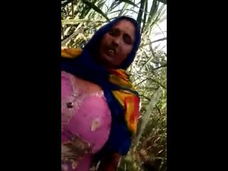 Desi aunty and old man caught having sex public forest video by amateur -9