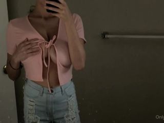 jenicca-15-08-2020-98721846-more selfies in my pink top-2