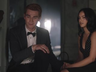 Camila Mendes, Brit Morgan, Madelaine Petsch, Lili Reinhart - Riverdale s03e01 (2018) HD 1080p - (Celebrity porn)-0