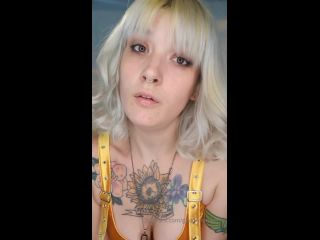 @goddesseevee 2019-09-03 Such a shiny, pretty Yellow outfit --0