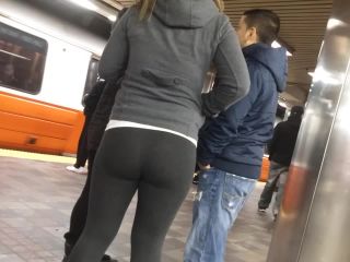 Lovely latina got impressive butt-2
