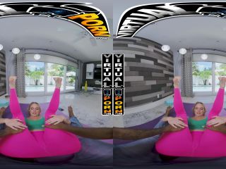 Kelsey Kane - Yoga Woman Gets Horny Ultra HD 4K 2880p - Oculus rift-1