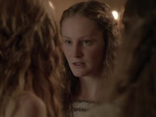 Rebecca Ferguson Topless - The White Queen 2013 s01e02-9